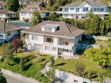 2 Familienhaus mit Panoramablick auf Thunersee und Alpenkette