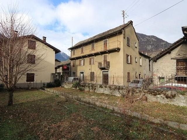 2 Familienhaus mit Rustico und Garten / Mehrfamilienhaus mit Rustico und Garten