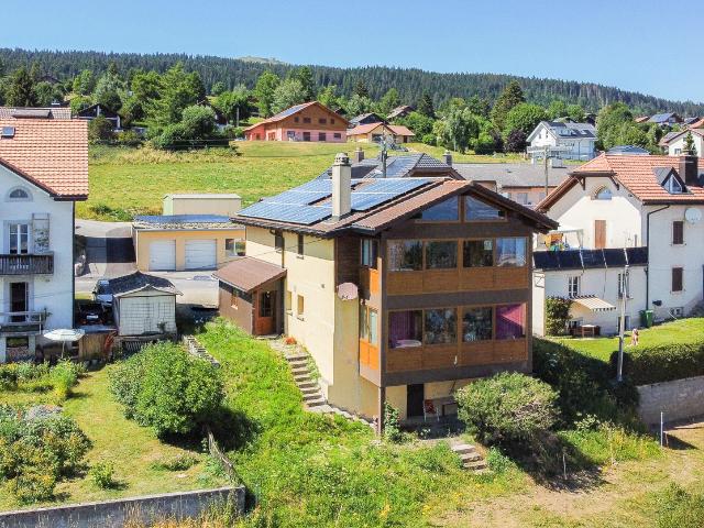 2 Familienhaus mit Wohnrecht und 3 Garagen
