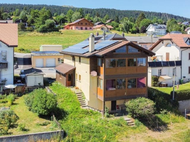 2 Familienhaus mit Wohnrecht und 3 Garagen