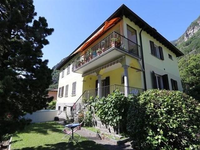 2 Familienhaus mit zwei 4 Zimmer Wohnungen mit grossem, schönem Garten / Zweifamilienhaus mit 2 4 Zimmer Wohnungen