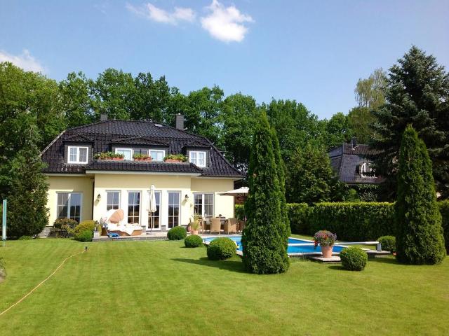 2 Familienvilla Pool und 1300 m² Grundstück in Waldsteinberg