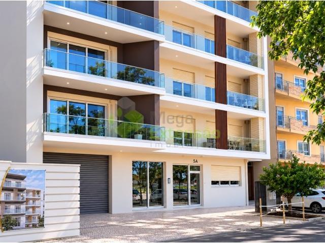 2º Fase | Apartamentos Duplex com varanda e parqueamentos, no centro do Cadaval