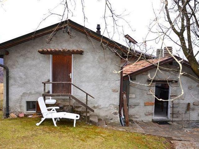 2 Ferienhäuser mit Land in der Natur / 2 Rustikale mit Land in der halben Natur
