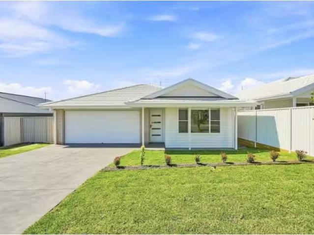 2 Freesia Place, Port Macquarie House for rent Listed by Cara.