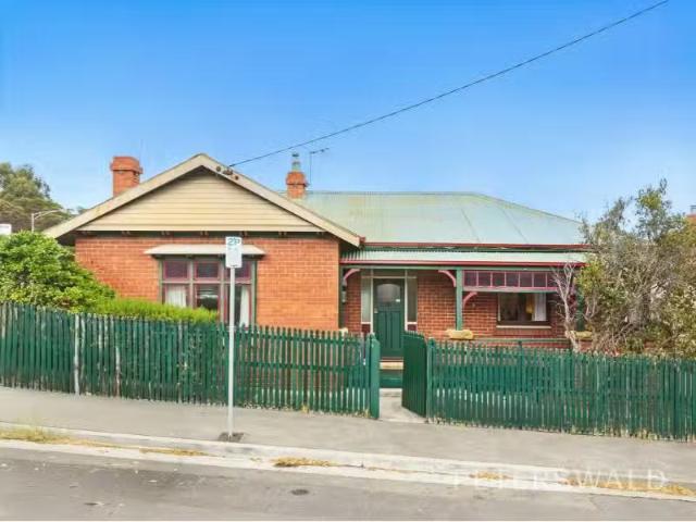 2 George St, North Hobart House for rent Listed by Alicia Gil.