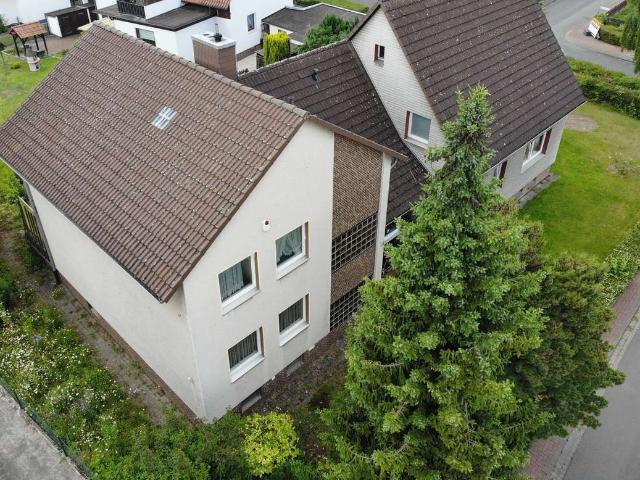 2 gepfl. Häuser ca. 250 m² Wfl. auf 1.000 m² Grundstück in ruhiger Lage, Nähe Leinemasch