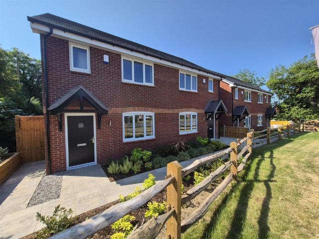 2 Goldfinch Close, Doxey Road. 3 bed semi detached house to rent £1,250 pcm £288 pw