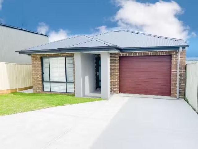 2 Green Street, Telarah House for rent Listed by Gracie. Brow.