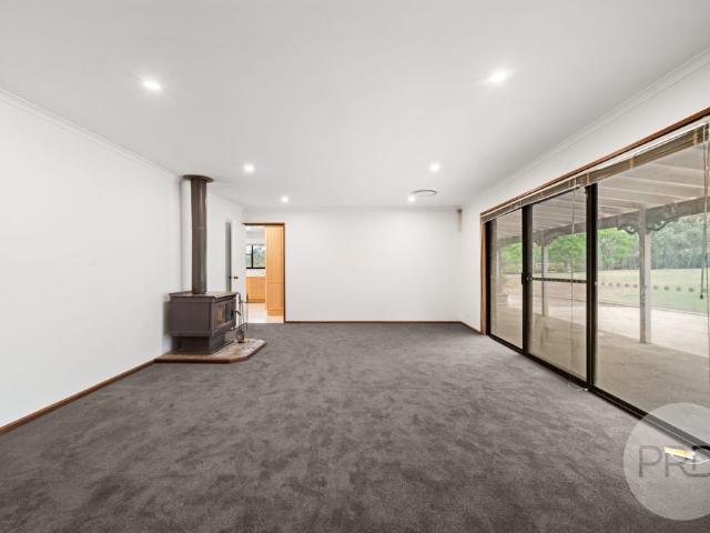 2 Gregadoo Road, Lake Albert, NSW 2650