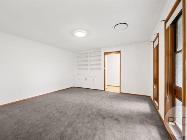 2 Gregadoo Road, Lake Albert, NSW 2650