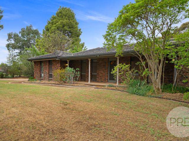 2 Gregadoo Road, Lake Albert, NSW 2650