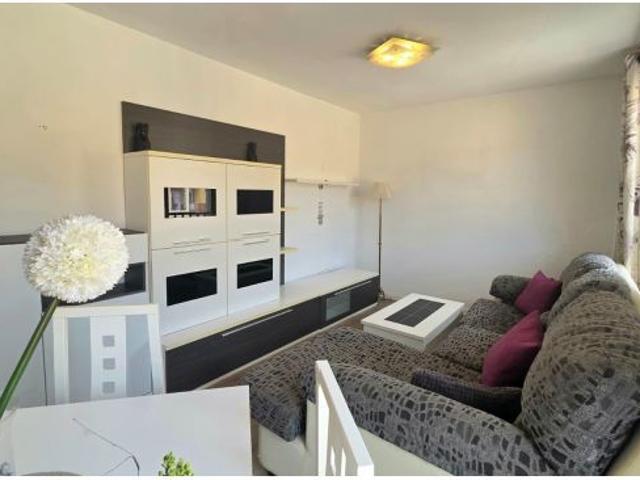 2 habitaciones y garaje cerrado, para entrar a vivir