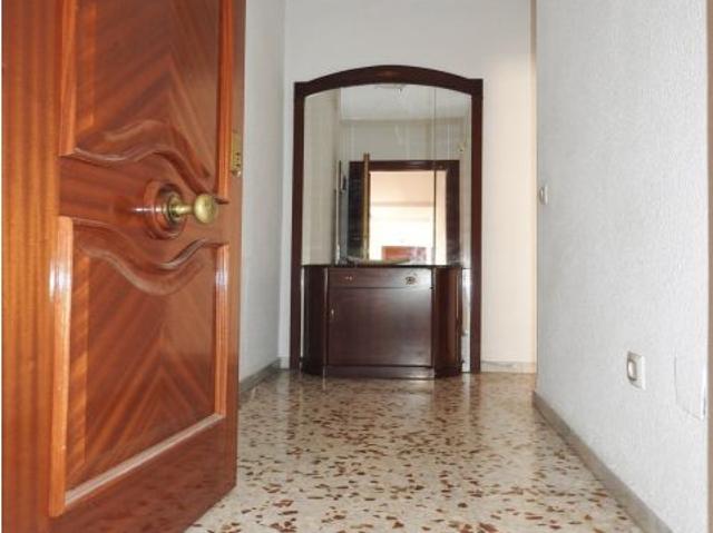 2 HABITACIONES DISPONIBLES! EXCLUSIVO PARA CHICAS ESTUDIANTES, DE 4 DORMITORIOS + 2 BAÑOS
