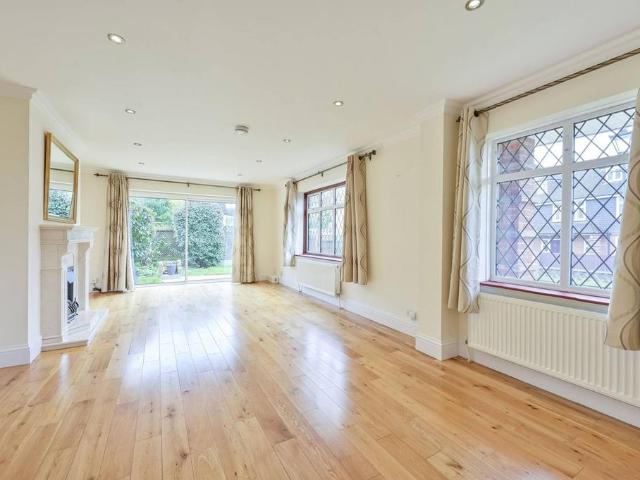 2 Hampton Close, Cottenham Park, London, SW20 0RY, United Kingdom | 4 bed house for rent #136750821 | Rentberry