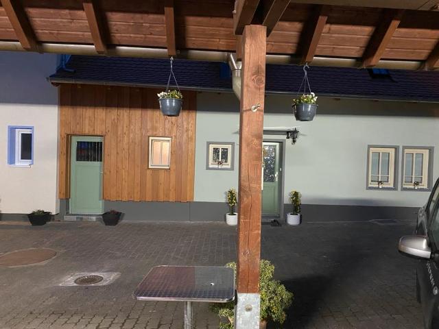 2 Häuser und Nebengebäude in Hanau Grossauheim