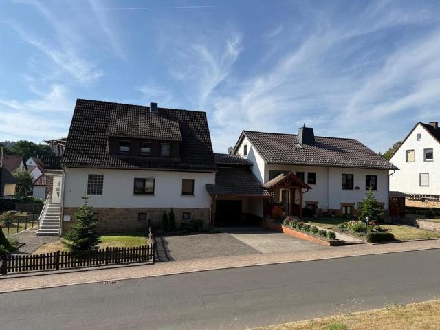 2 Häuser für Familien Mehrgenerationen zum Verkauf in Knüllwald