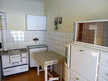 2 Häuser, ruhig gelegen, mit ebenem Garten
