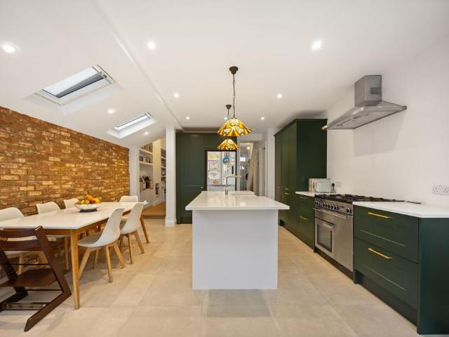 2 Hiley Road, London, NW10 5PS, United Kingdom | 4 bed house for rent #139402118 | Rentberry