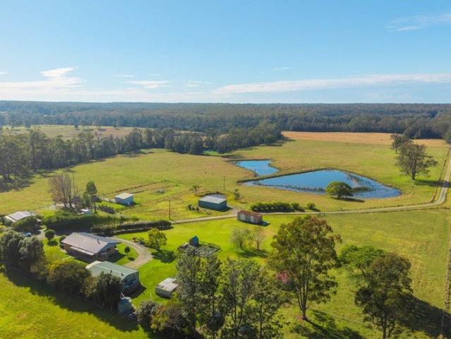 2 HOMES, CREEK FRONTAGE, 25KM TO PORT MACQUARIE