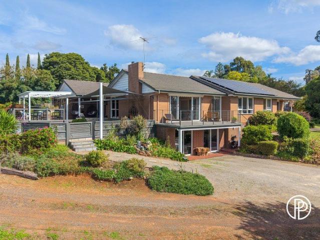 STUNNING LIFESTYLE PROPERTY WITH INCREDIBLE VIEWS