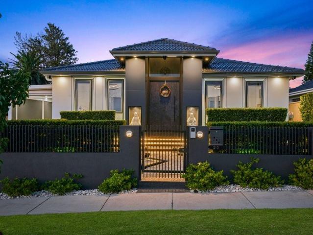 2 Houses on 2 Blocks! A Designer Masterpiece