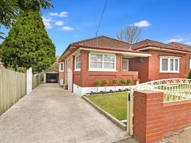 2 Ilfracombe Ave, BURWOOD House for rent Listed by For Rent.