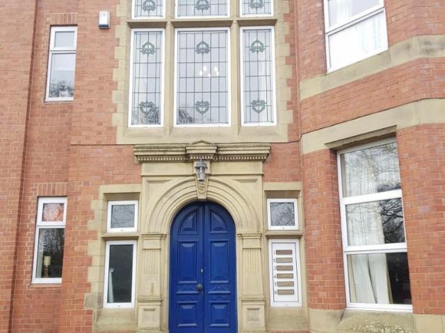 2 Irlam Road, Urmston, M41 2 bed apartment to rent £1,150 pcm £265 pw