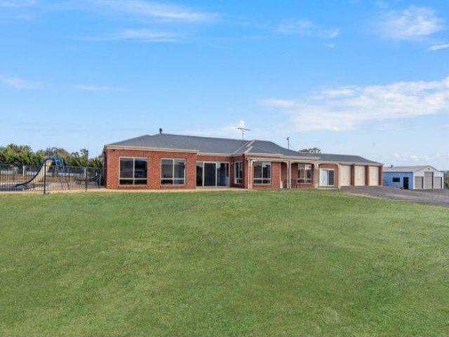 2 Julia Crt, Pyalong 3.2 Acres, Shed, Inground Pool, Stables, Mountain Views