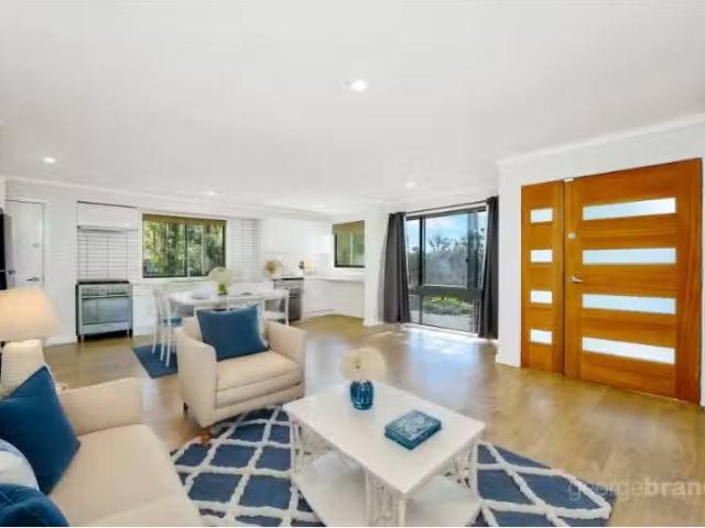 2 June Close, Green Point House for rent Listed by Jess Tambl.