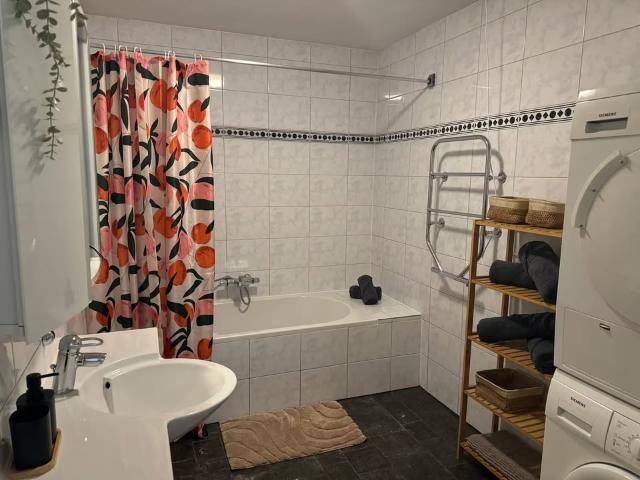 2 kamerappartement van 83 m² aan de Molenkade