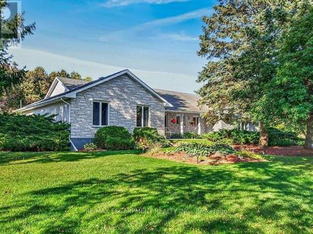 2 Karendale Crescent, Hamilton, ON, L8B 0Z6 house for sale | Listing ID X14028 | Royal LePage