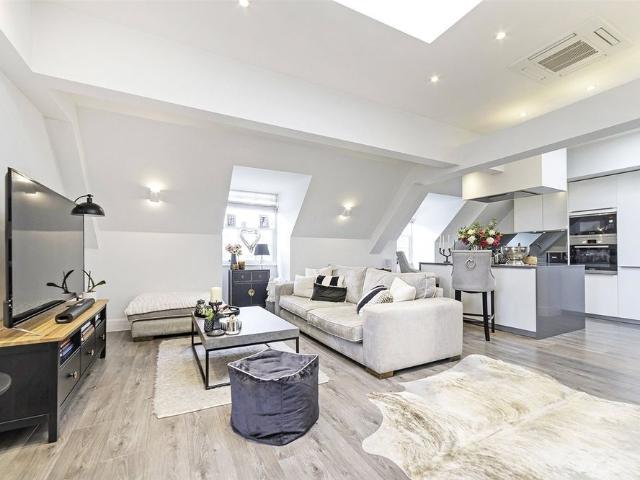 2 Kew Bridge Road, London, TW8 0FA