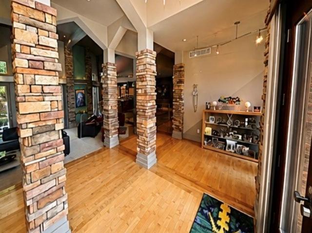 2 Kingridge Drive