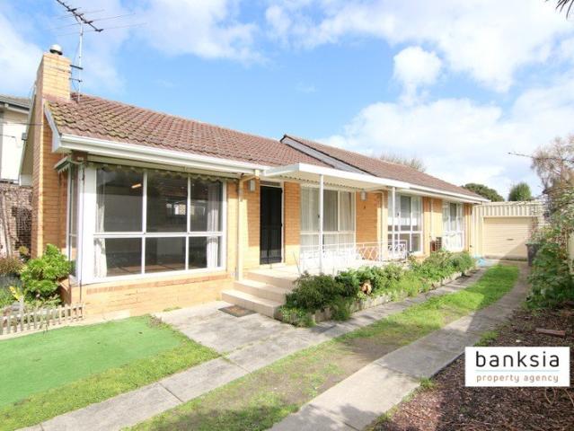 2 Kitchens + Outdoor Entertainment Area + Workshop