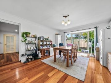 2 Kitchens, 2 Living Zones & Endless Possibilities