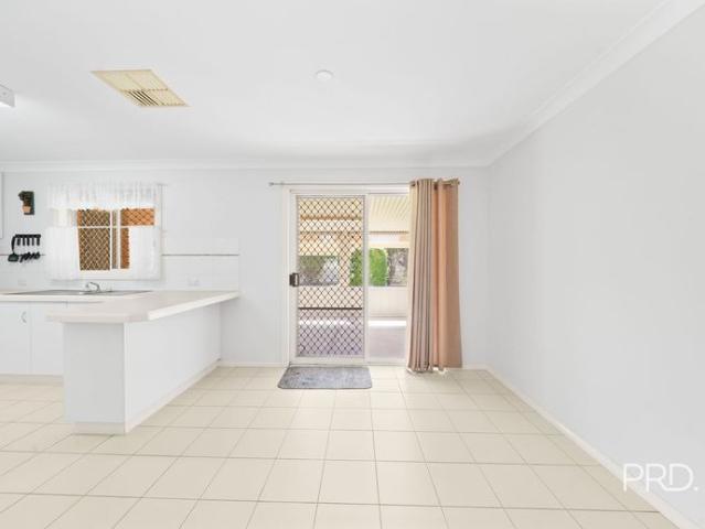 2 Kobi Place, Glenfield Park NSW 2650