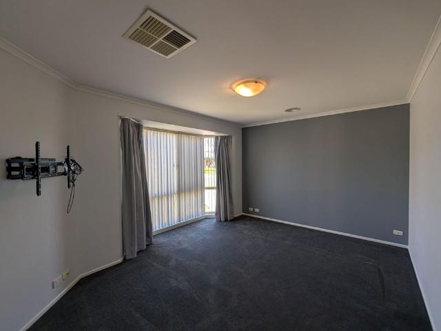 2 Koetong Crescent