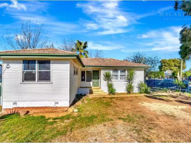 2 Kokoda Street, Ashmont House for rent Listed by Leasing Man.