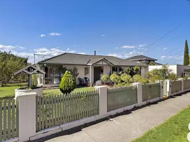 2 Lacey Street, Lalor, VIC 3075