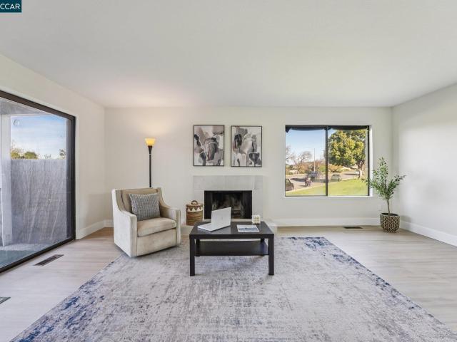 2 Lakeview Ct