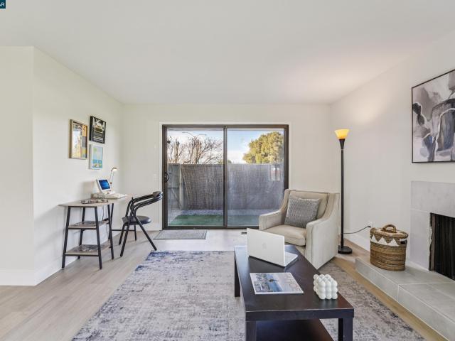 2 Lakeview Ct