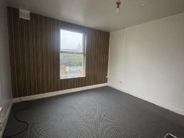2 Large Modern Studio Flats West Brom Town Cen