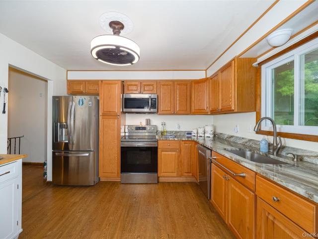 2 Lawrence Rd, Hyde Park, NY 12538 | MLS #990558
