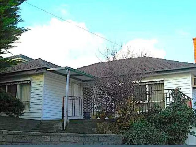 2 Laurie Street, Reservoir VIC 3073 House For Lease