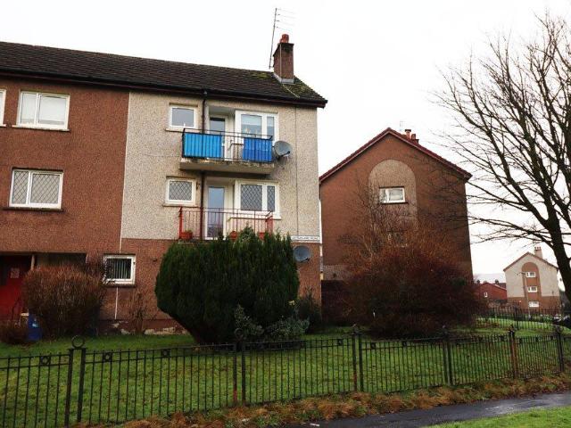 2 Leitchland Road, Flat 1/1, Paisley. 2 bed flat to rent £745 pcm £172 pw