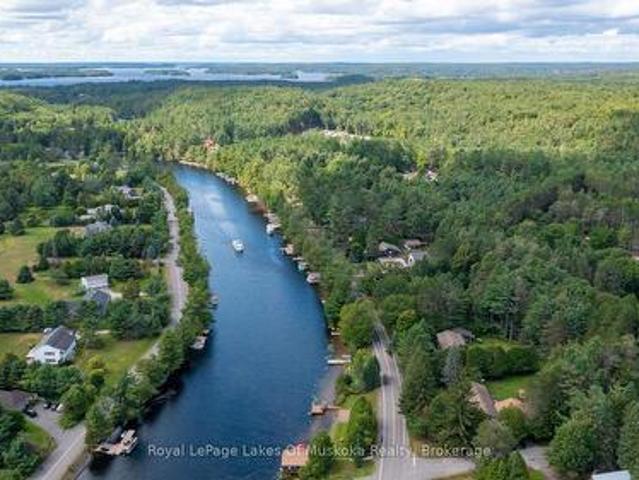 2 Leslie Drive W, Bracebridge. Monck Bracebridge, ON, P1L 1W8 Luxury House for sale | Listing ID X13136 | Royal LePage Carriage Trade Luxury Properties