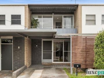 2 Level Unit In Great Location!