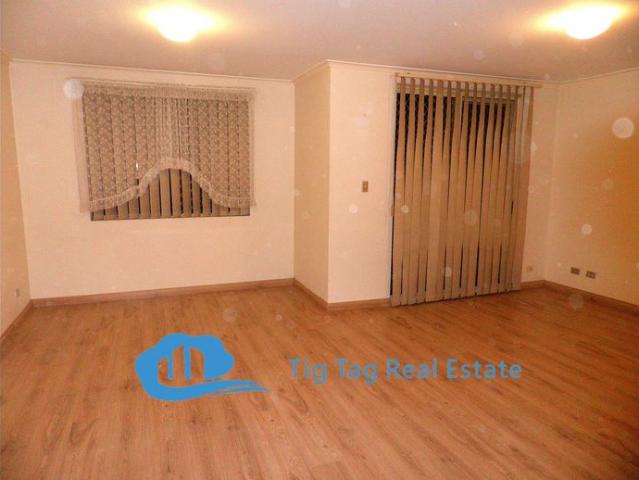 2 levels Townhouse 3 Bedrooms in Dundas with Swimming Pool & Tennis Court