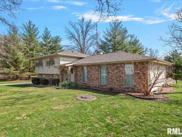 2 Linda Ln, Taylorville, IL 62568 | MLS #CA1042
